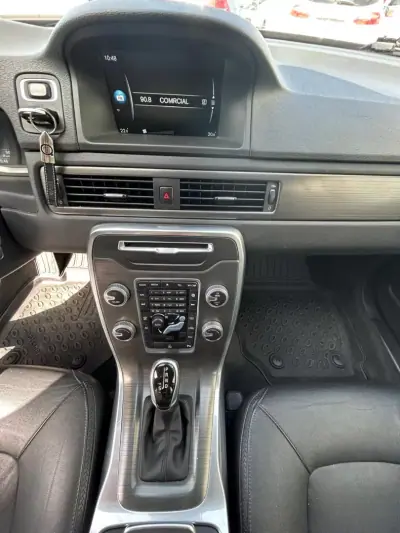 Volvo XC 70 2015 - 14990 EUR, 215301 km - AUTO.MOTO.pt - 215301km - foto 13 de 19