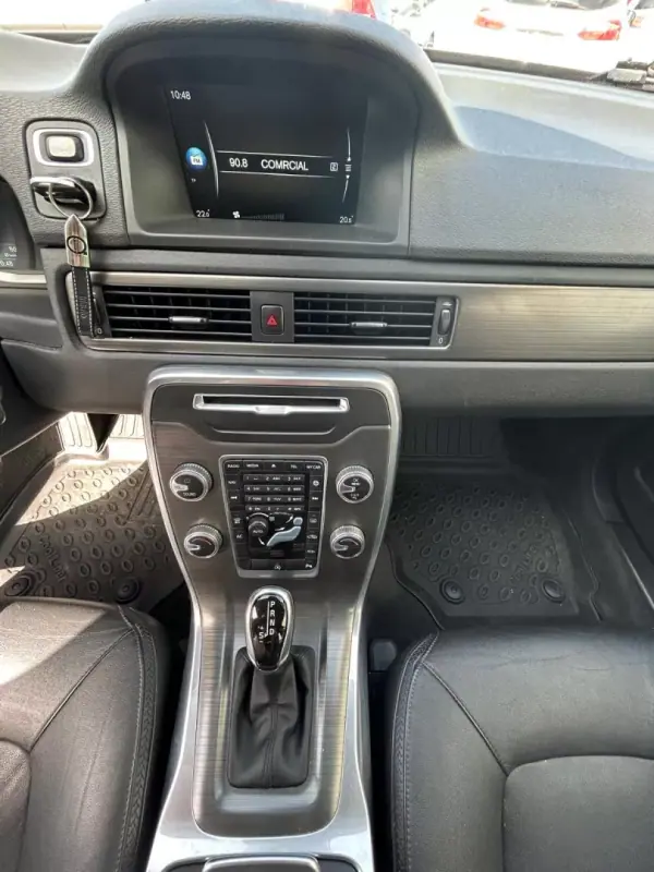 Volvo XC 70 2015 - 14990 EUR, 215301 km - AUTO.MOTO.pt - 215301km - foto 13 de 19