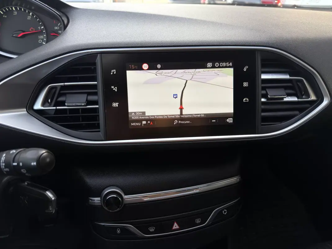 Peugeot 308 2020 - 12990 EUR, 128157 km - AUTO.MOTO.pt - 128157km - foto 13 de 13