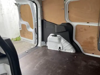 Ford Transit Courier 2022 - 15000 EUR, 51442 km - AUTO.MOTO.pt - 51442km - foto 8 de 14
