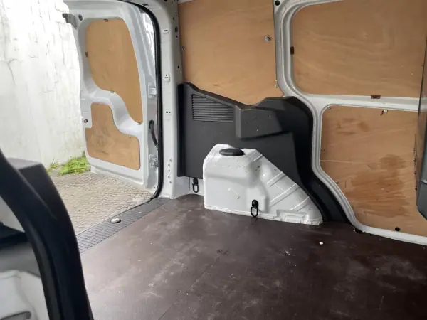 Ford Transit Courier 2022 - 15000 EUR, 51442 km - AUTO.MOTO.pt - 51442km - foto 8 de 14