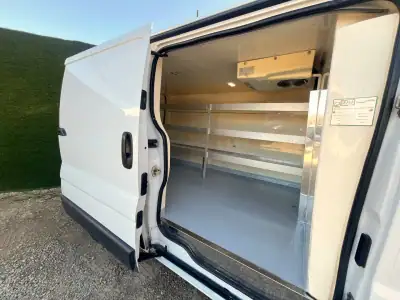 Opel VIVARO 2.0D c/FRIO DE CONSERVAÇÃO 2014 - 10990 EUR, 322000 km - AUTO.MOTO.pt - 322000km - foto 21 de 21