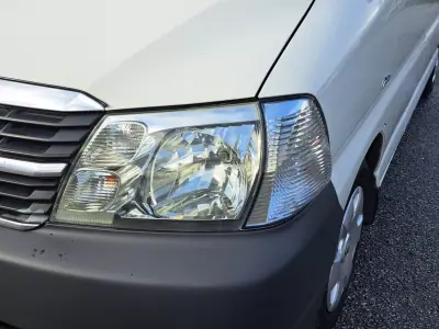 Toyota HiAce 2010 - 12500 EUR, 331380 km - AUTO.MOTO.pt - 331380km - foto 4 de 30