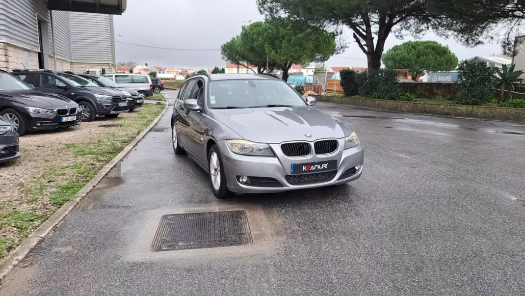 BMW 320 2010 - 11980 EUR, 157813 km - AUTO.MOTO.pt - 157813km - foto 13 de 41