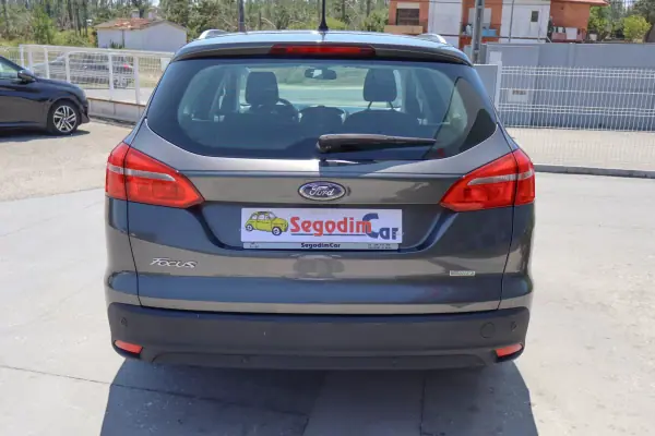 Ford Focus 2015 - 8500 EUR, 162000 km - 162000km - foto 5 de 15