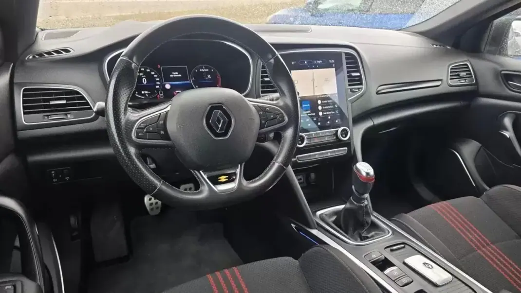 Renault Mégane 2021 - 17450 EUR, 67800 km - AUTO.MOTO.pt - 67800km - foto 10 de 20