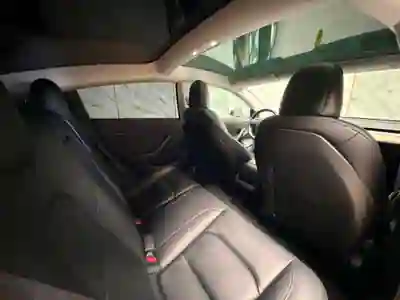 Tesla Model 3 2020 - 27900 EUR, 95000 km - 95000km - foto 7 de 11