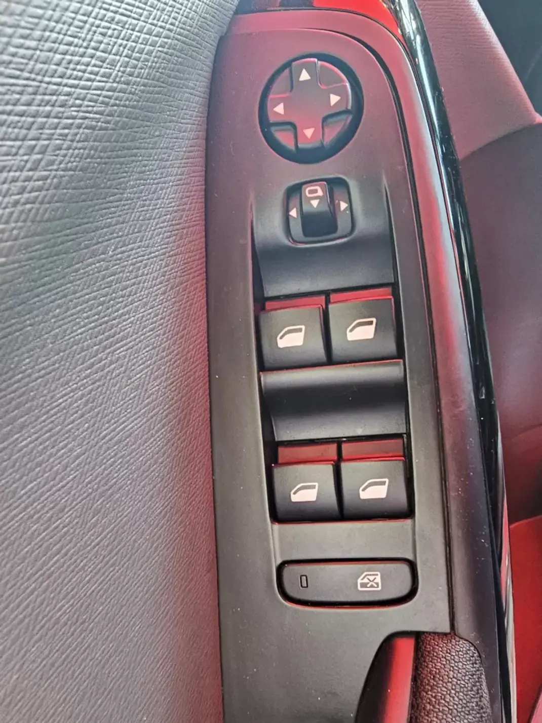 Citroën Grand C4 Spacetourer 2019 - 12750 EUR, 109500 km - AUTO.MOTO.pt - 109500km - foto 6 de 16