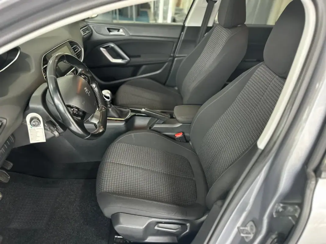 Peugeot 308 SW 2019 - 14990 EUR, 107300 km - 107300km - foto 9 de 30