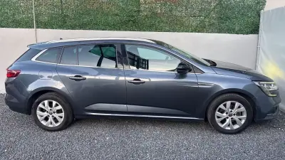 Renault Mégane Sport Tourer 2019 - 13400 EUR, 94500 km - AUTO.MOTO.pt - 94500km - foto 7 de 12