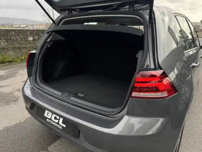 Volkswagen Golf 2019 - 15990 EUR, 95000 km - AUTO.MOTO.pt - 95000km - foto 7 de 27