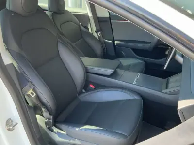 Tesla Model 3 2024 - 35900 EUR, 56621 km - 56621km - foto 6 de 15