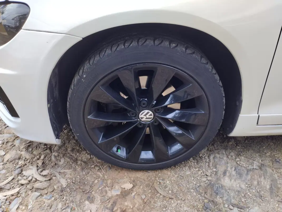 Volkswagen Scirocco 2011 - 10000 EUR, 215000 km - AUTO.MOTO.pt - 215000km - foto 10 de 30