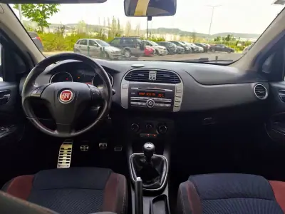 Fiat Bravo 2010 - 5980 EUR, 147000 km - AUTO.MOTO.pt - 147000km - foto 4 de 23
