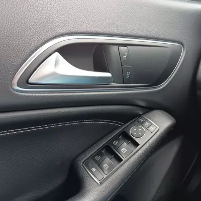 Mercedes-Benz CLA 180 2017 - 18500 EUR, 182678 km - AUTO.MOTO.pt - 182678km - foto 13 de 23