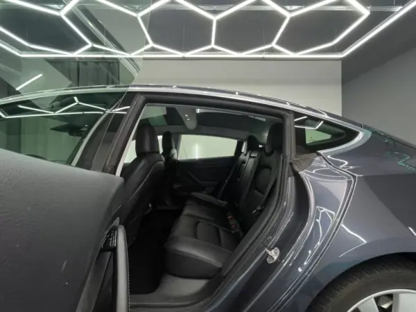 Tesla Model 3 2020 - 21500 EUR, 138000 km - 138000km - foto 8 de 18