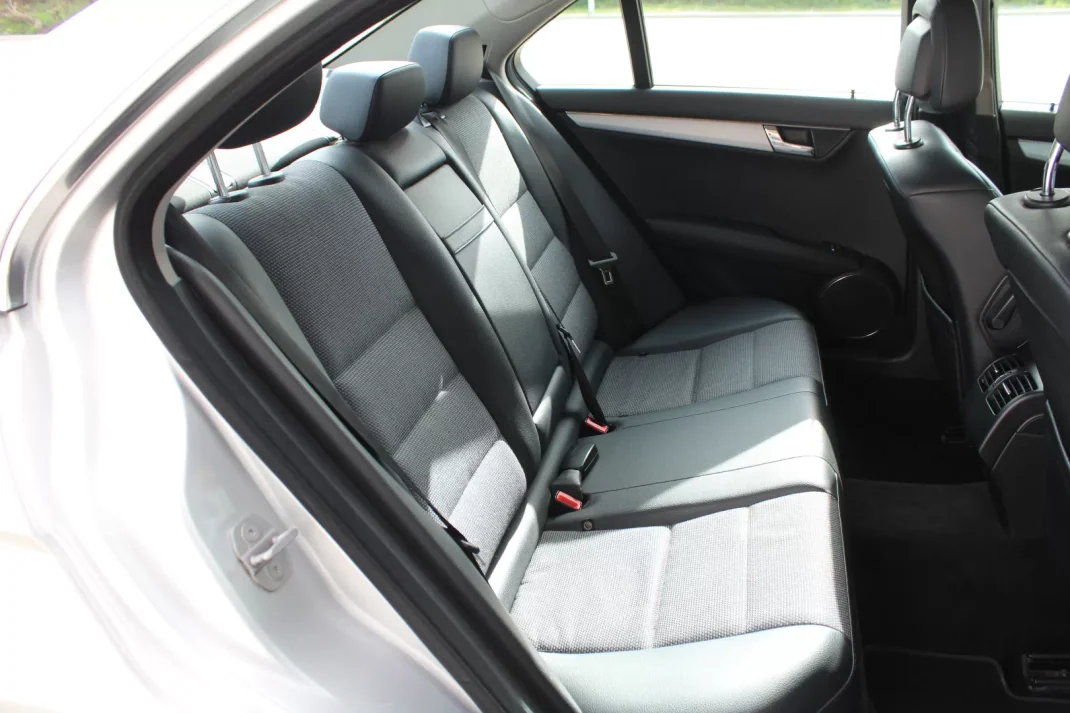 Mercedes-Benz C 250 2008 - 12990 EUR, 241176 km - AUTO.MOTO.pt - 241176km - foto 13 de 18