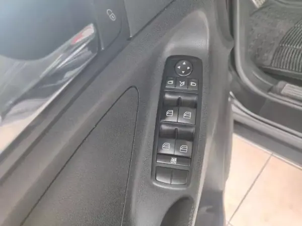 Mercedes-Benz ML 320 2006 - 17990 EUR, 269000 km - AUTO.MOTO.pt - 269000km - foto 22 de 32