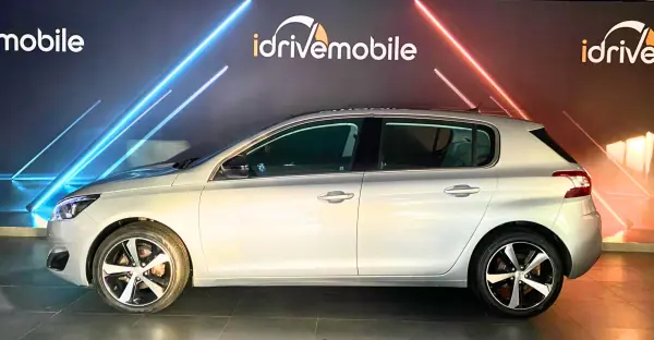 Peugeot 308 2016 - 15900 EUR, 171736 km - AUTO.MOTO.pt - 171736km - foto 12 de 48