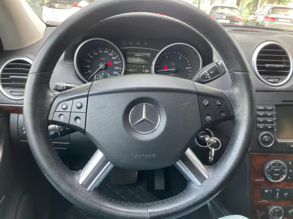 Mercedes-Benz GL 320 2007 - 19750 EUR, 218600 km - AUTO.MOTO.pt - 218600km - foto 9 de 23