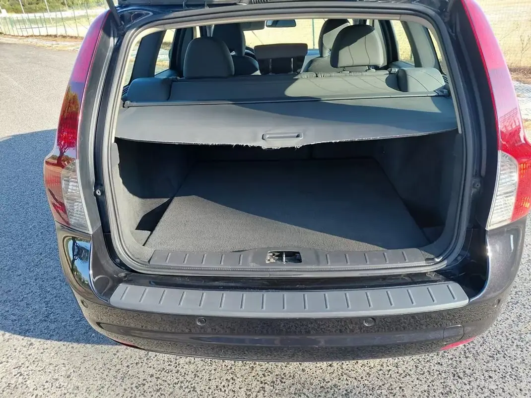 Volvo V50 2010 - 4490 EUR, 384950 km - 384950km - foto 14 de 23
