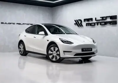 Tesla Model Y 2023 - 35950 EUR, 57000 km - 57000km - foto 1 de 49