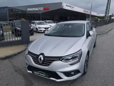 Renault Mégane 2019 - 17900 EUR, 96000 km - AUTO.MOTO.pt - 96000km - foto 3 de 27