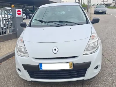 Renault Clio 2010 - 4000 EUR, 252000 km - AUTO.MOTO.pt - 252000km - foto 5 de 14