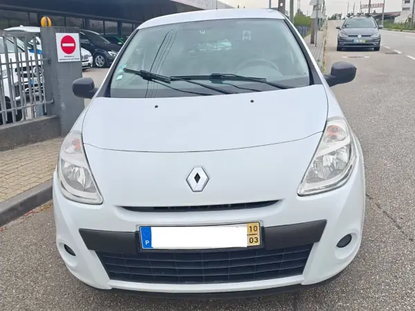 Renault Clio 2010 - 4000 EUR, 252000 km - AUTO.MOTO.pt - 252000km - foto 5 de 14