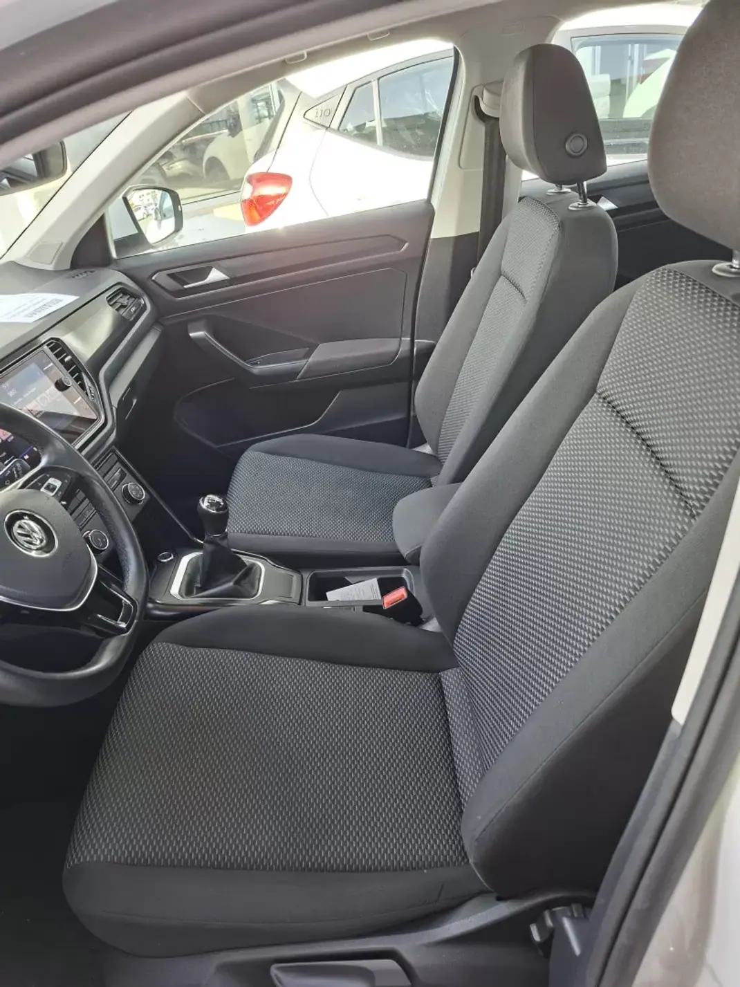 Volkswagen T-Roc 2020 - 19850 EUR, 109200 km - AUTO.MOTO.pt - 109200km - foto 12 de 25