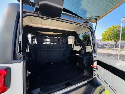 Jeep Wrangler Unlimited 2012 - 69999 EUR, 77000 km - 77000km - foto 15 de 16