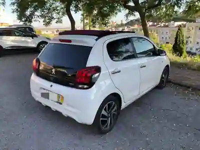 Peugeot 108 2016 - 8000 EUR, 116000 km - AUTO.MOTO.pt - 116000km - foto 2 de 9