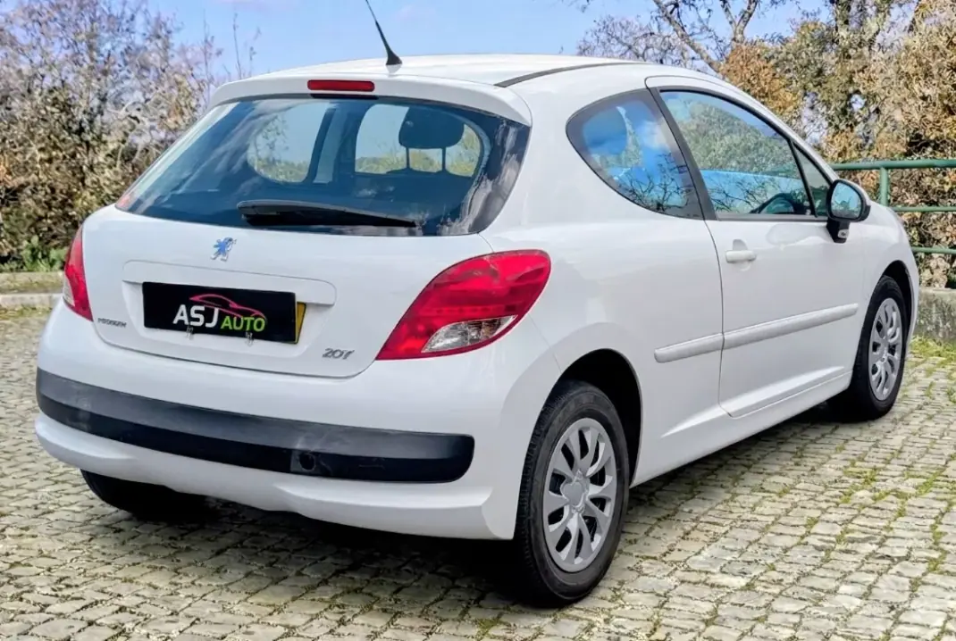 Peugeot 207 2011 - 4250 EUR, 196414 km - AUTO.MOTO.pt - 196414km - foto 6 de 16