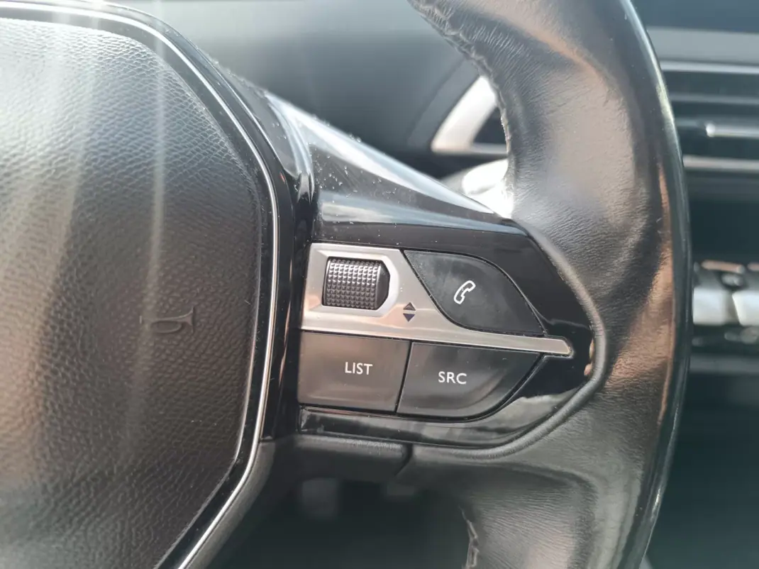 Peugeot 5008 2019 - 14900 EUR, 203649 km - AUTO.MOTO.pt - 203649km - foto 25 de 34