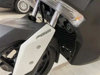 Yamaha XMAX 2017 - 3950 EUR, 9400 km - 9400km - foto 11 de 19