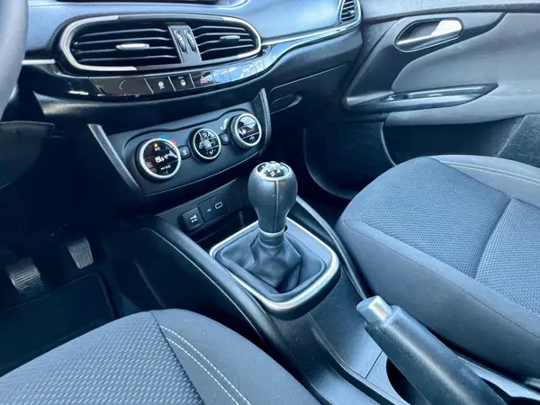 Fiat Tipo 2021 - 16480 EUR, 83000 km - AUTO.MOTO.pt - 83000km - foto 26 de 39