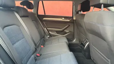 Volkswagen Passat Variant 2020 - 18500 EUR, 175000 km - AUTO.MOTO.pt - 175000km - foto 10 de 12