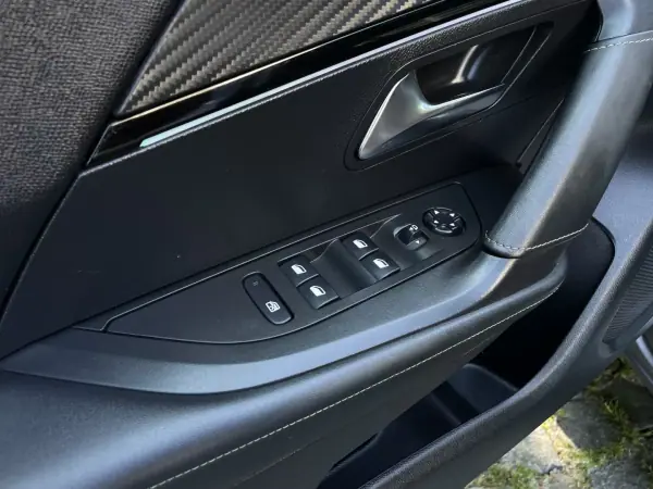Peugeot 2008 2022 - 19500 EUR, 80814 km - AUTO.MOTO.pt - 80814km - foto 31 de 32