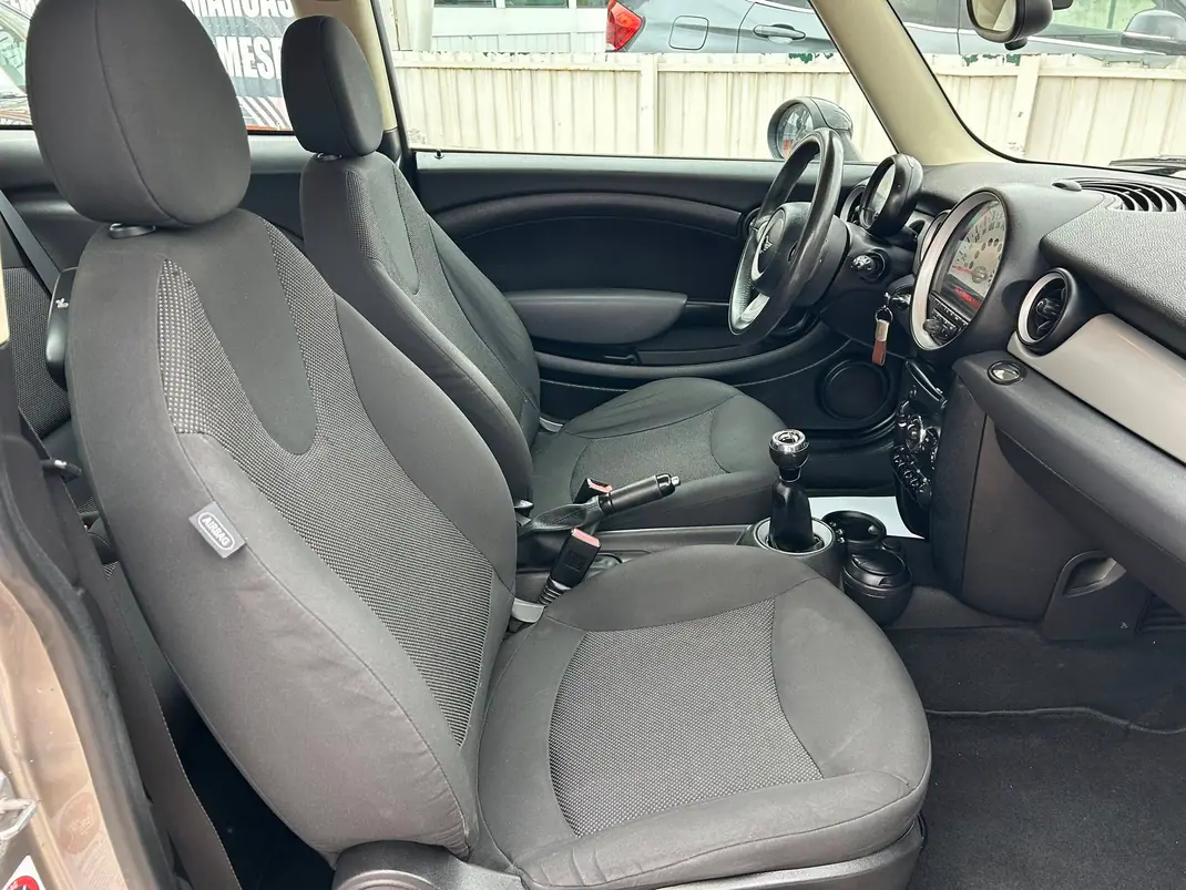 MINI One 2011 - 8700 EUR, 220000 km - AUTO.MOTO.pt - 220000km - foto 29 de 31