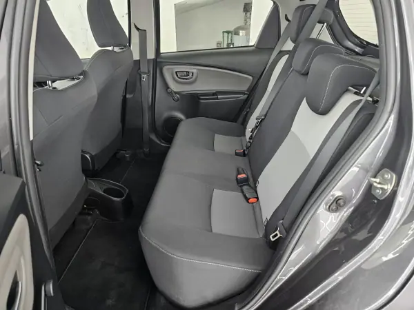 Toyota Yaris 2019 - 13650 EUR, 135421 km - AUTO.MOTO.pt - 135421km - foto 35 de 37