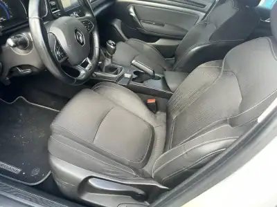 Renault Mégane 2016 - 12500 EUR, 101000 km - AUTO.MOTO.pt - 101000km - foto 8 de 10