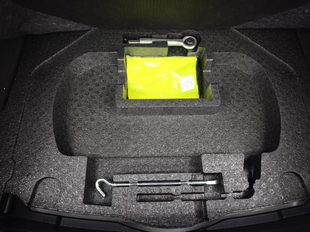 Mazda 3 2016 - 12450 EUR, 207205 km - AUTO.MOTO.pt - 207205km - foto 15 de 40