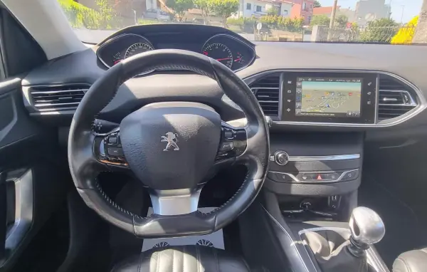 Peugeot 308 SW 2014 - 9250 EUR, 265000 km - AUTO.MOTO.pt - 265000km - foto 14 de 30