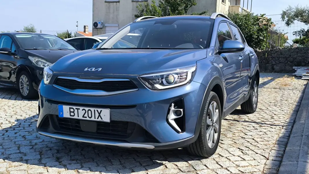 Kia Stonic 2025 - 17490 EUR, 15360 km - AUTO.MOTO.pt - 15360km - foto 1 de 9
