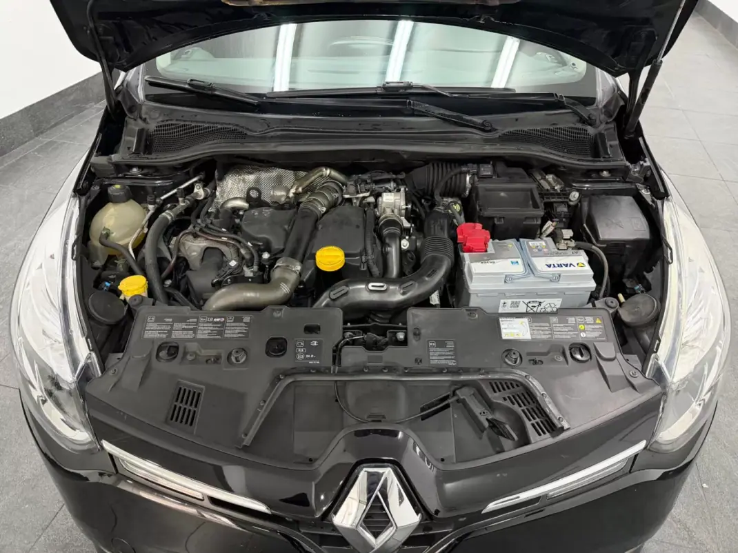 Renault Clio Sport Tourer 2014 - 7750 EUR, 199000 km - AUTO.MOTO.pt - 199000km - foto 14 de 16