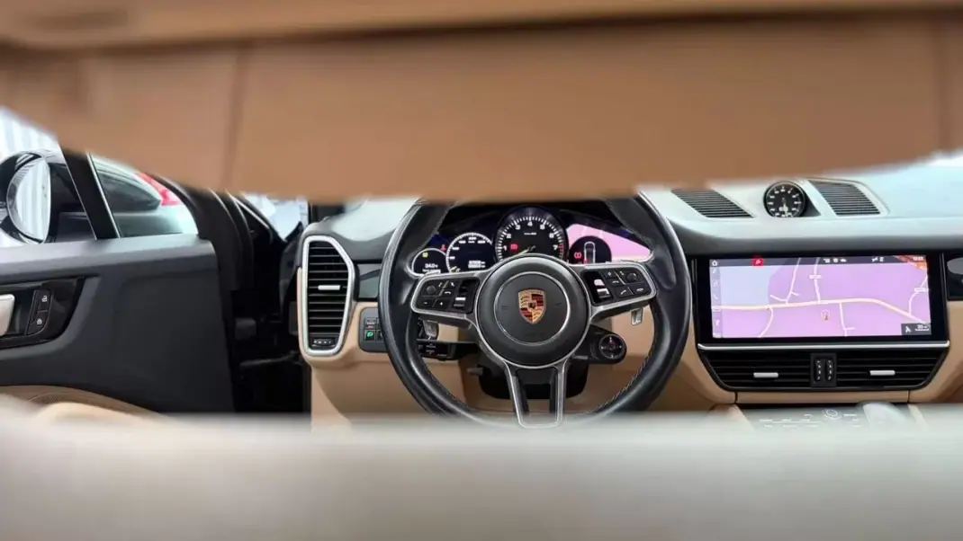Porsche Cayenne 2019 - 59990 EUR, 87906 km - 87906km - foto 14 de 33