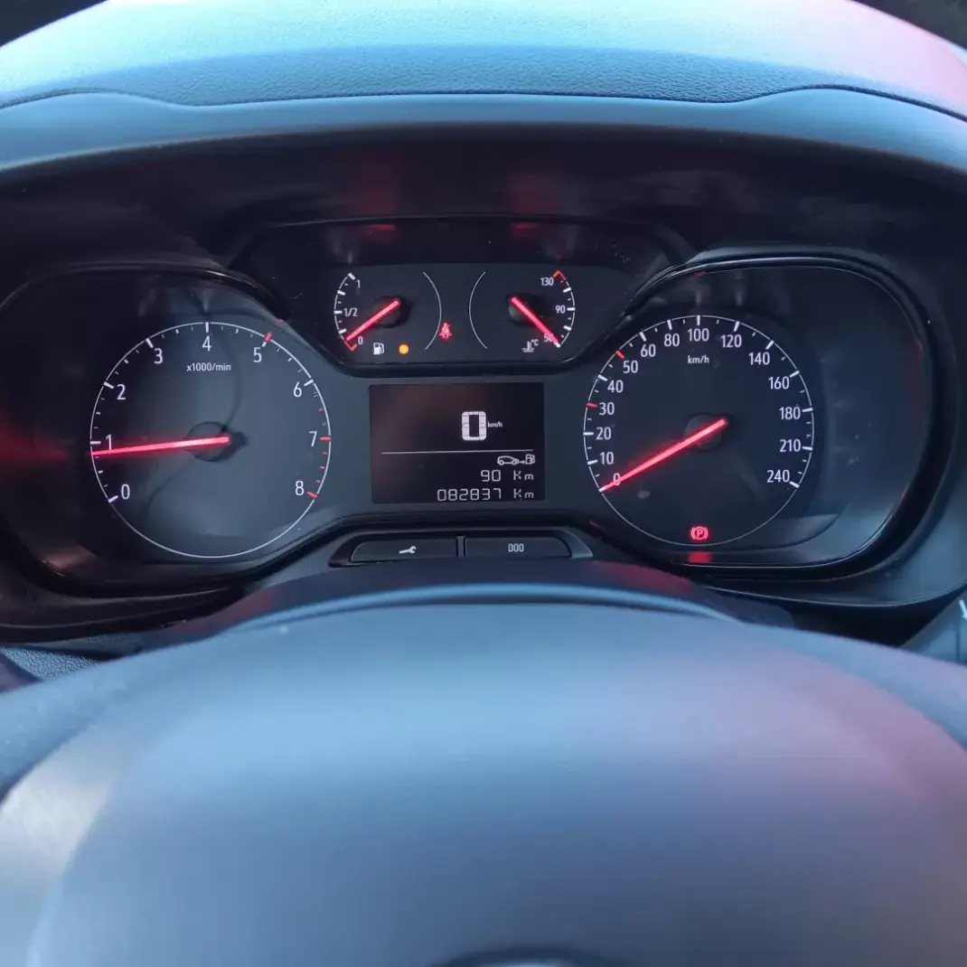 Opel COMBO 2022 - 15900 EUR, 82827 km - AUTO.MOTO.pt - 82827km - foto 13 de 20