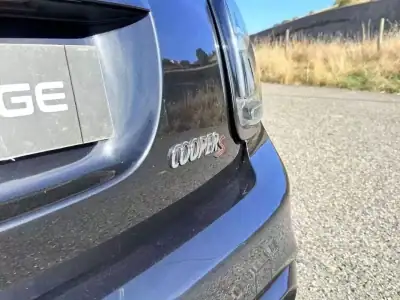 MINI Cooper 2015 - 18900 EUR, 132000 km - AUTO.MOTO.pt - 132000km - foto 24 de 29