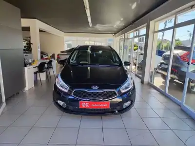 Kia Ceed SW 2015 - 8990 EUR, 144200 km - AUTO.MOTO.pt - 144200km - foto 4 de 35
