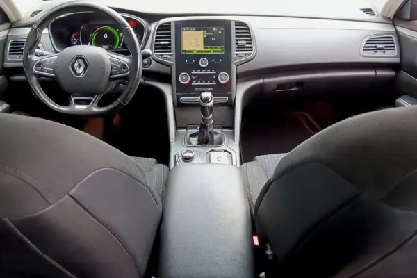 Renault Talisman 2017 - 14500 EUR, 127678 km - AUTO.MOTO.pt - 127678km - foto 9 de 33